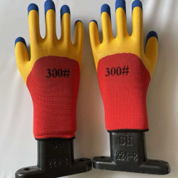 рабочие перчатки красные прорезиненые желтые с синими пальцами gloves N20